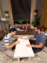 تحميل الصورة إلى عارض المعرض، تيشيرت V مخططة باللون الأزرق الداكن