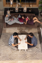 تحميل الصورة إلى عارض المعرض، تيشيرت V مخططة باللون الأزرق الداكن