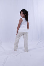 تحميل الصورة إلى عارض المعرض، تانك توب للبنات باللون الأبيض الساطع